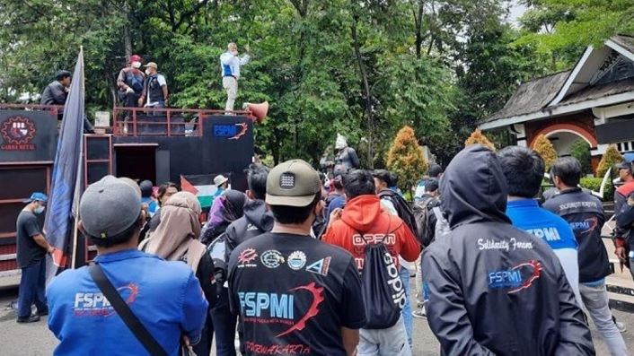 Gelar Aksi Demo, Puluhan Mahasiswa Tolak Dewan Pakar DPRD