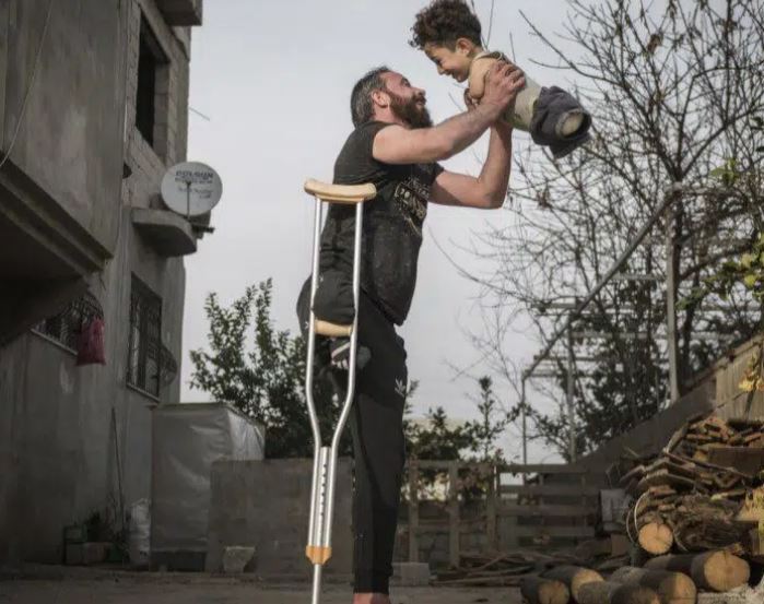 Mengharukan!, Foto Memilukan Ayah dan Anak Ini Menjadi Pemenang Siena International Photo Award