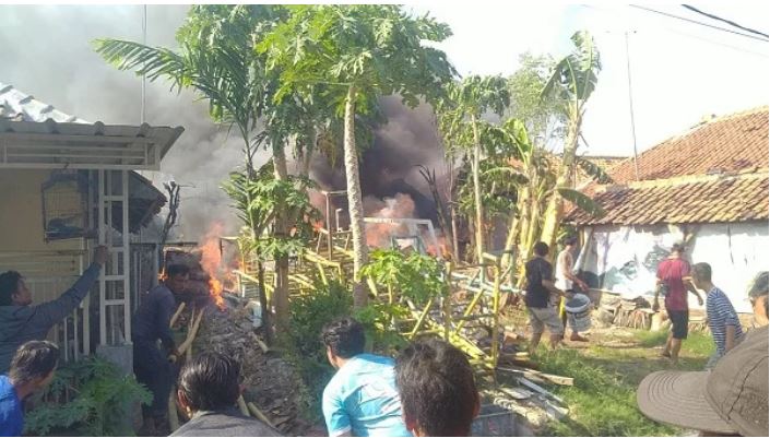 Gegara Anak-anak Main Api, Kontainer Udang Terbakar