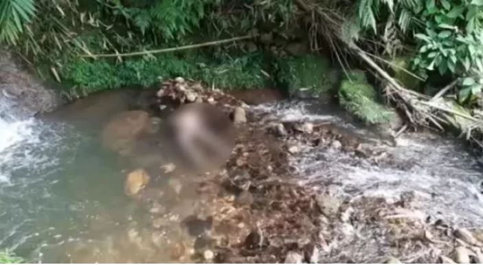 Geger!, Warga Temukan Mayat Pria Tanpa Busana Ngambang di Sungai