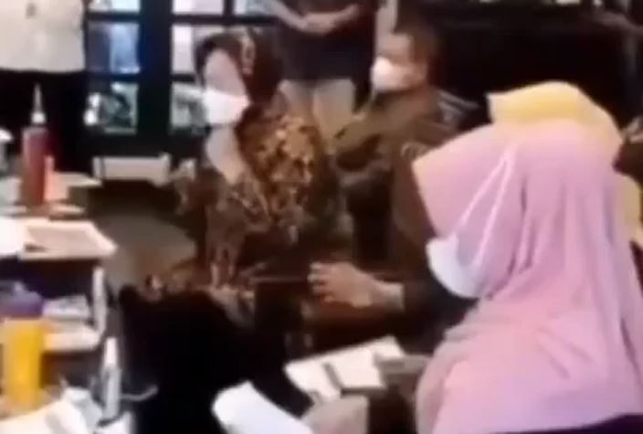 Viral, Risma Marah-marah Disebut Coret Data Bansos: Tak Tembak Kamu!