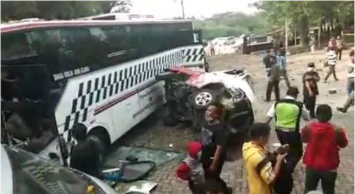 Kecelakaan di Ruas Tol BORR, Bus Tabrak 4 Mobil, Diduga Rem Blong