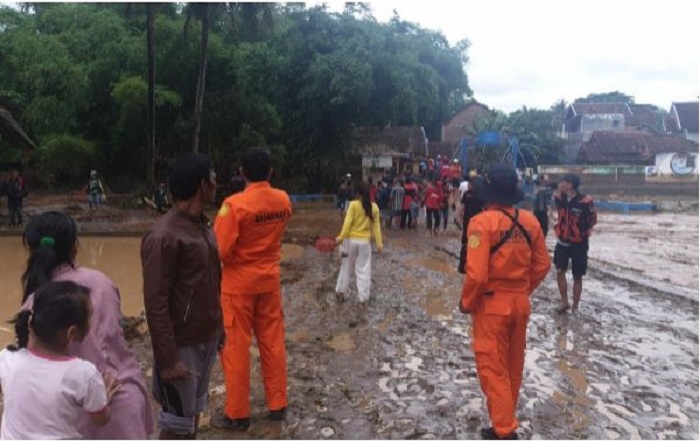 Banjir Bandang Terjang Garut, Belasan Rumah Rusak