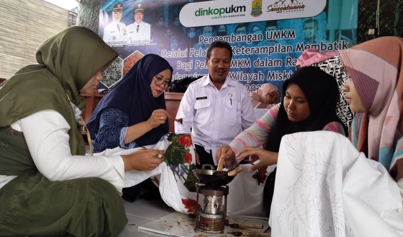 Dinkop UKM Karawang Ajak Pemuda Desa Berwirausaha, Dari Ternak Ikan Hingga Pembuatan Batik Tulis