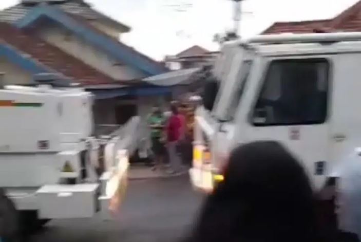 Heboh!, Genting Rumah Warga Berjatuhan saat Mobil Vibroseis Melintas