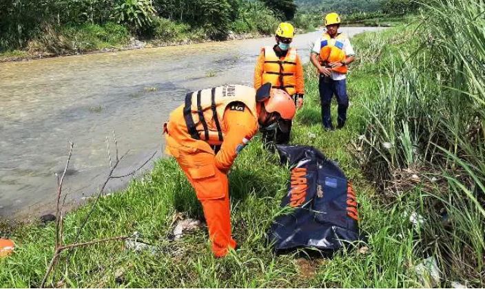 Tenggelam di Sungai, Korban Ditemukan Meninggal Dunia