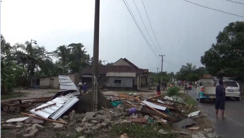 Diterjang Puting Beliung, Puluhan Rumah di Lampung Tengah Hancur