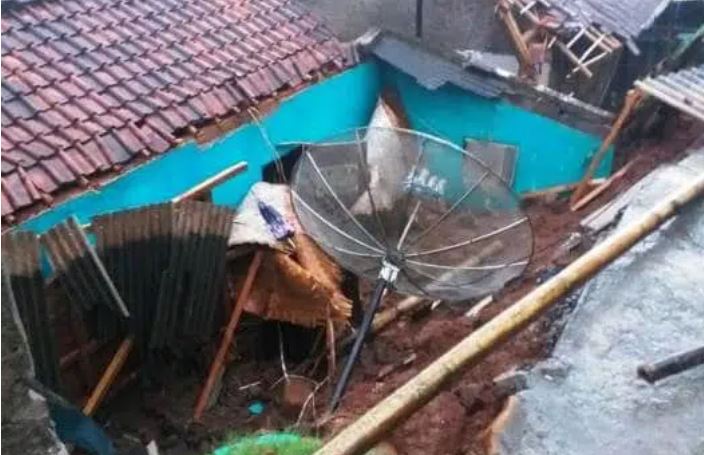 Akibat Tertimbun Longsor, Seorang IRT Meninggal Dunia