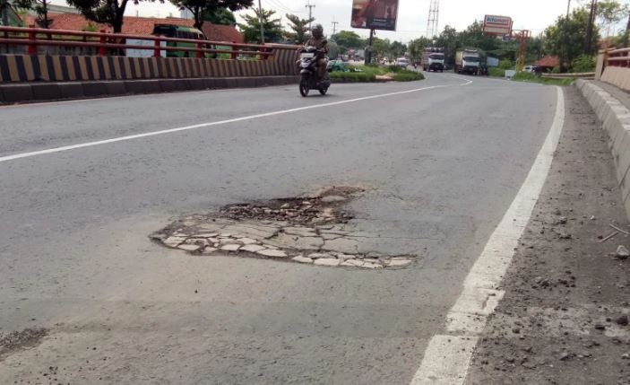 Musim Hujan Tiba, Lubang Baru Mulai Bermunculan di Ruas Jalan