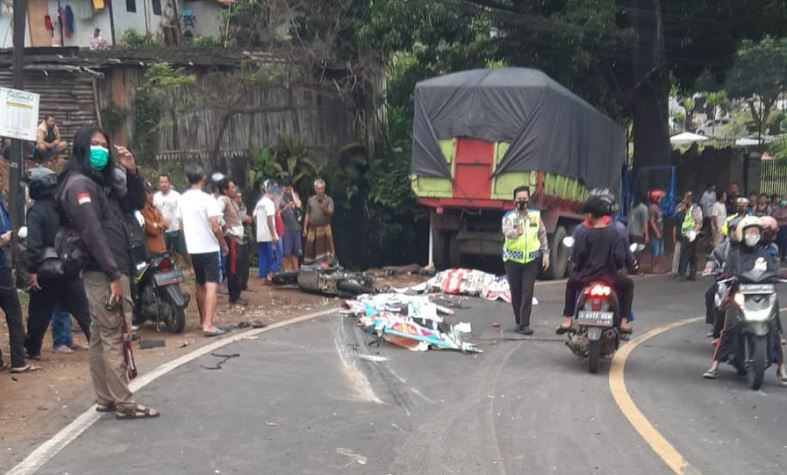 Kecelakaan Maut di Belokan Sanur, Rem Blong, Truk Tabrak 3 Mobil dan 2 Motor, 4 Orang Meninggal