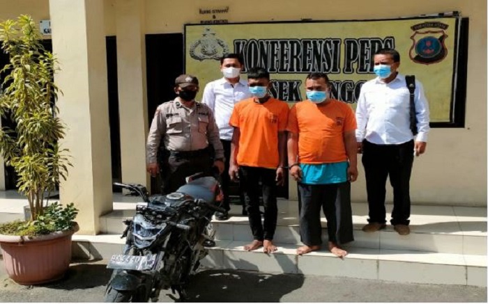 Tabrak Pengendara Lain saat Kabur, 2 Penjambret Babak Belur Dihajar Massa