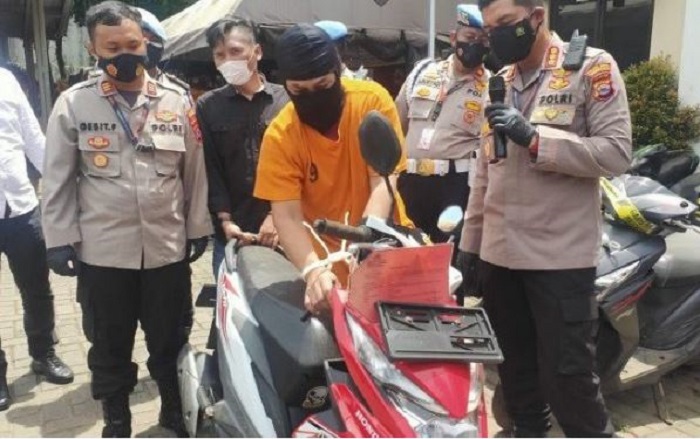 Pria Ini Curi Motor Dalam 5 Detik, Caranya Bukan Main