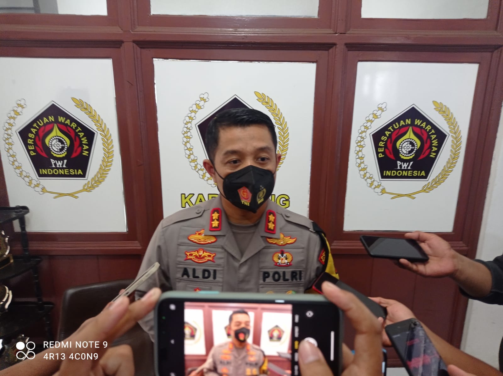 Polres Karawang Turunkan Porsonel di 8 Pasar Tumpah