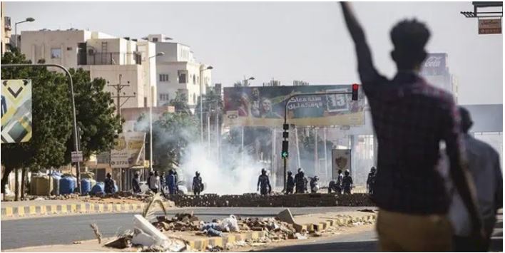 Aksi Protes Terhadap Militer Sudan, Puluhan Orang Dikabarkan Terluka