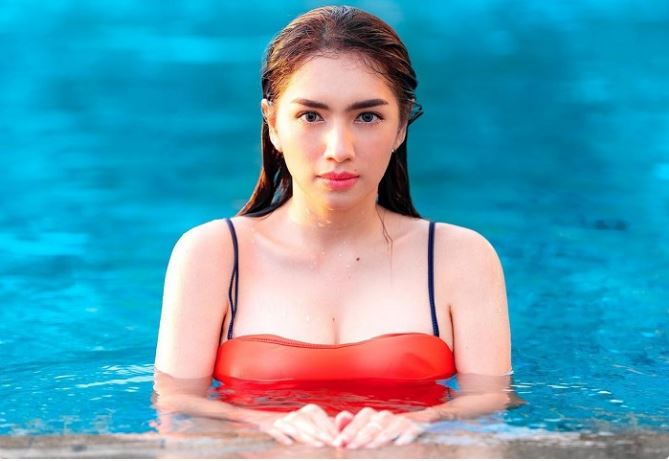 Angel Karamoy Bikin Video di Air Kenakan Bikini, Netizen: Kirain Putri Duyung