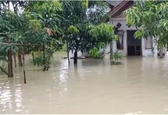 Banjir di Desa  Jatipiring, Ratusan Rumah Terendam, Ribuan Warga Mengungsi