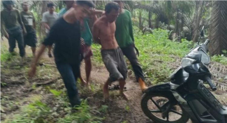 Kepergok Curi Motor, Bud dan Hai Babak Belur Dihajar Massa