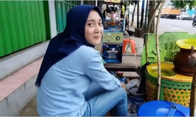 Identitas Penjual Dawet Cantik yang Viral Sedang Tunggu Pembeli Terungkap, Ini Namanya