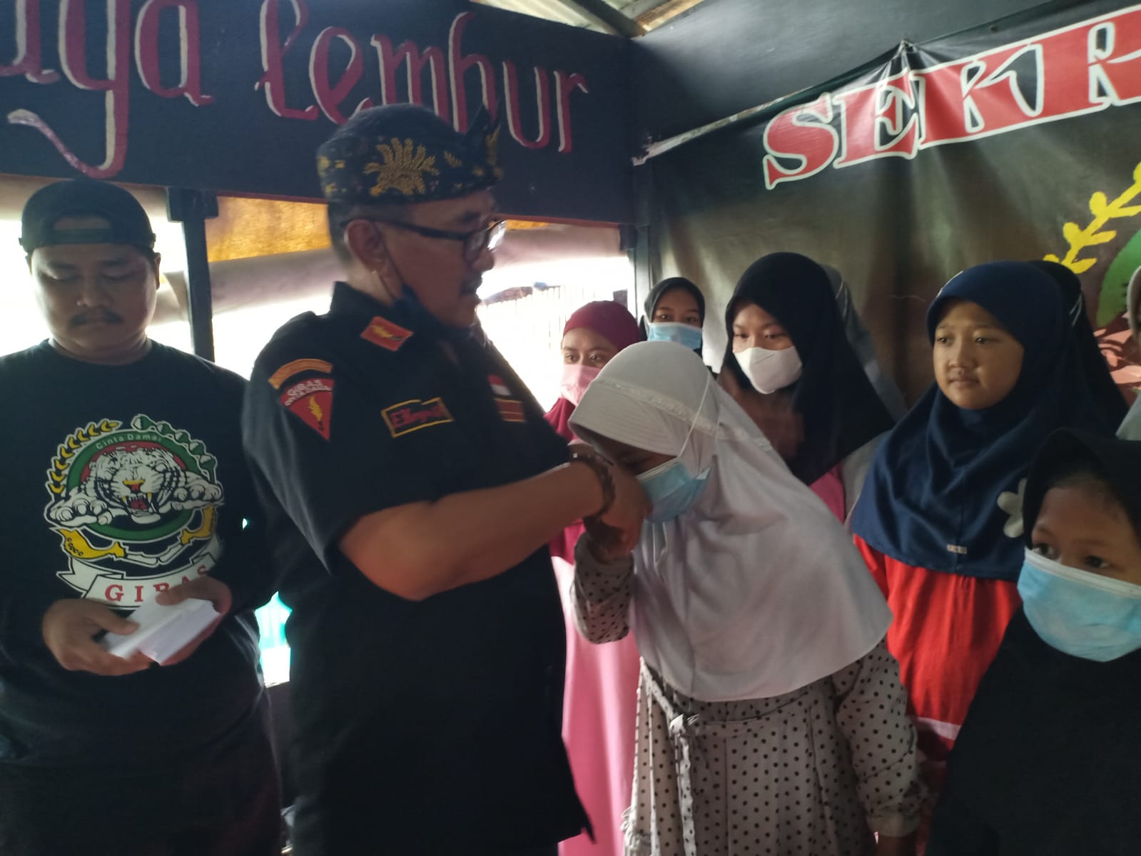 Peringati HUT ke 21, Gibas Sektor Telukjambe Timur Gelar Santunan Anak Yatim