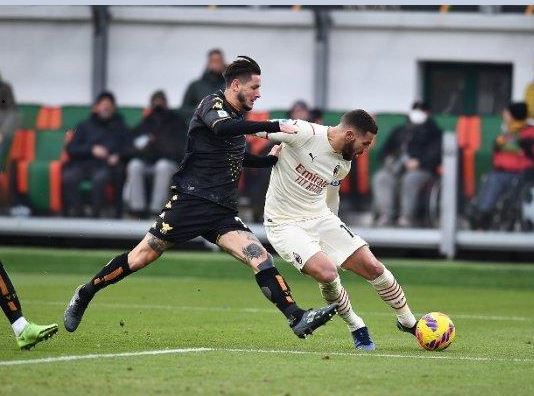 Kalahkan Venezia 3-0, AC Milan Kudeta Inter Milan