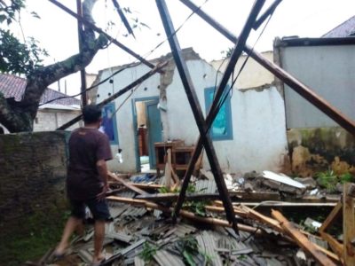 Angin Ribut Hantam Cijambe, Rumah dan Masjid Rusak