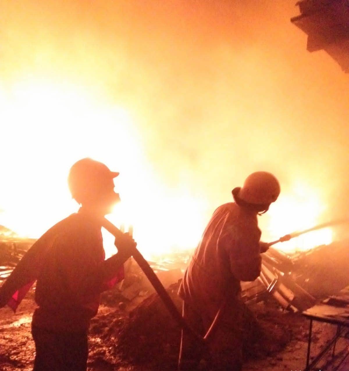 Kantor dan Bedeng Proyek Kereta Cepat Terbakar Hebat