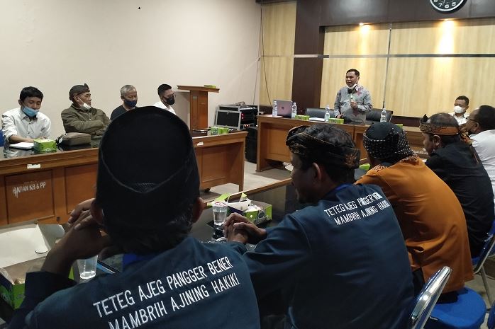 DPPKB Karawang Gandeng Seniman Kampanye Program KB, Edukasi Warga Lewat Kesenian Wayang dan Calung