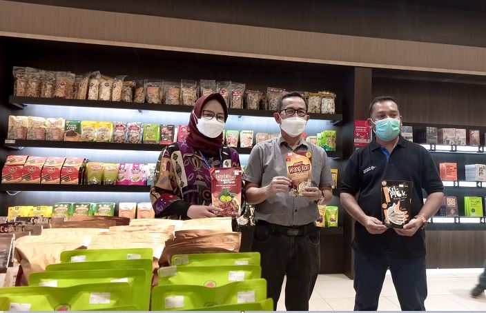 Promosikan Produk Unggulan ke Masyarakat, 170 Produk UMKM Mejeng di Gramedia Karawang