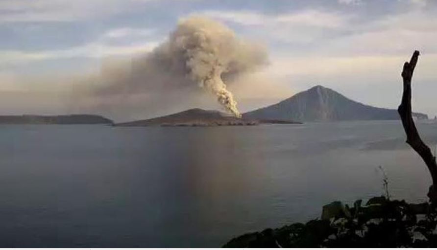 Waspada!, Gunung Anak Krakatau Erupsi 9 Kali, Masyarakat Diharapkan Tidak Berada di Radius 2 Kilometer