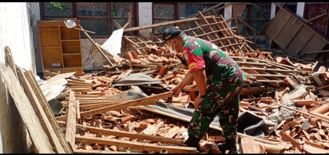 Hanya Berumur 10 Tahun Bangunan SD Ambruk, Komite Sekolah: Jangan Lagi Pake Pemborong