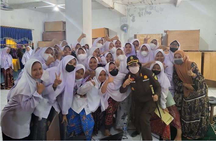 Jaksa Masuk Sekolah Pesantren, Siswa dan Santri Semringah