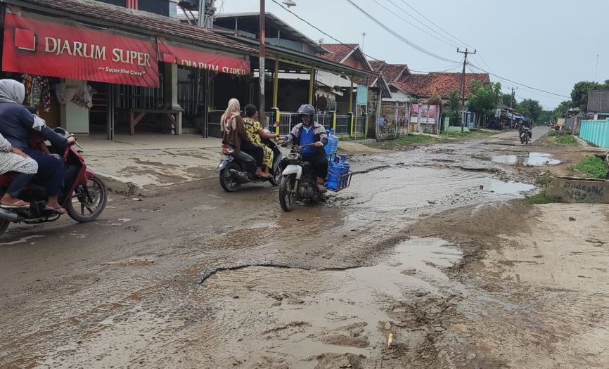 Tahun Ini, Jalan Cilamaya-Muara Harus Tersentuh Perbaikan