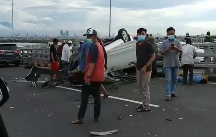 Lakalantas di Jembatan Suramadu, Mobil Terbalik, 3 Penumpang Luka-luka