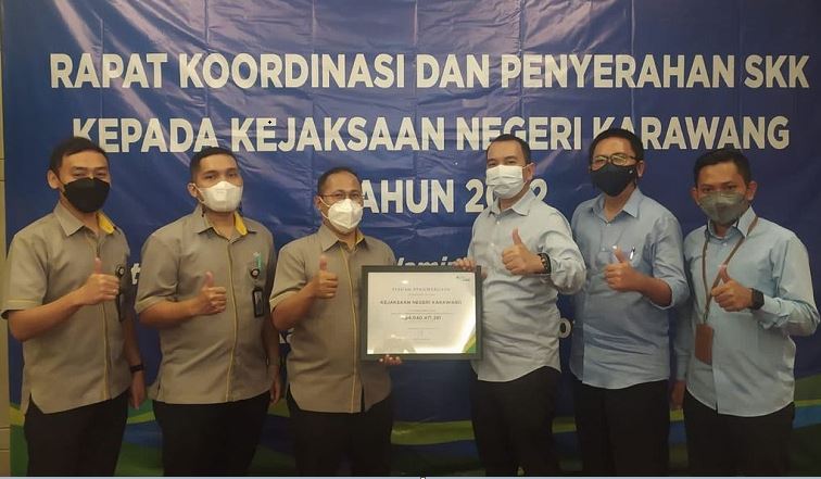 Pulihkan Keuangan Negara Rp 4 M dari Penunggak Iuran, Kejari Karawang Terima Penghargaan Dari BPJS Ketenagaker