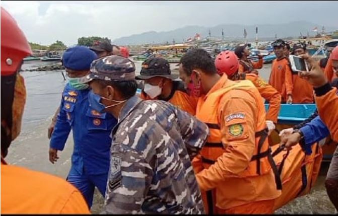 Ritual Maut di Pantai Payangan Jember, Belasan Orang Meninggal Dunia, Para Peserta Sudah DiingatkanÂ