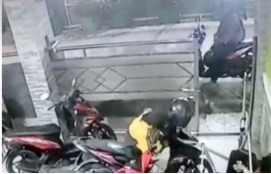 Viral, Video Maling Motor Beraksi Dalam Hitungan Menit di Bekasi