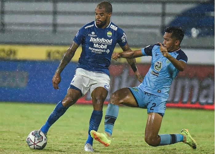 Liga 1 : Imbang Lawan Persela, Persib Bandung Gagal Geser Arema FC