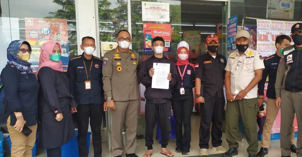 Langgar Jam Malam, Satpol PP Beri Peringatan Keras Kepada Minimarket