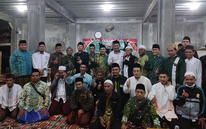 Ustaz Ahmad dan Kiai Huda Pimpin MWC NU Cikampek