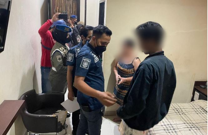 Razia Hotel, Satpol PP Temukan Pasangan Bukan Suami Istri di Kamar