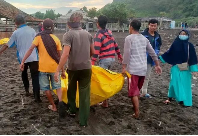 Belasan Orang Hilang Terseret Ombak, Begini Kronologi Ritual Maut di Pantai Payangan Jember
