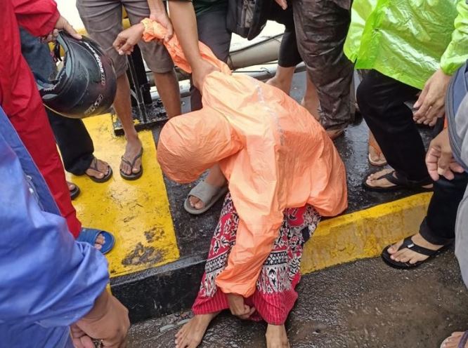 Diduga Tak Sanggup Bayar Hutang, Wanita Ini Nekat Bunuh Diri di Jembatan Kembar