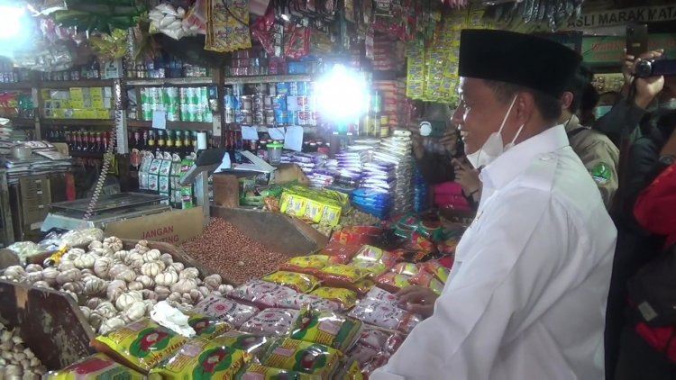 Wagub Jabar Pantau Harga Minyak Goreng di Pasar Tradisional