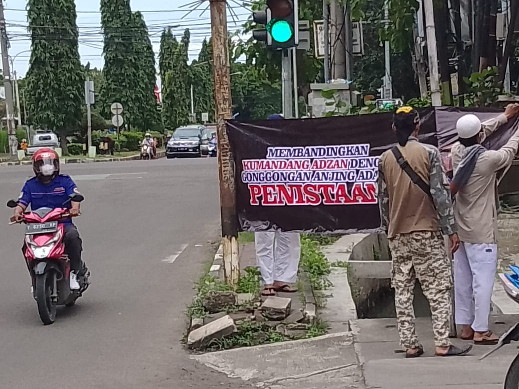 Massa Demo Kantor Kemenag Karawang Mulai Berdatangan