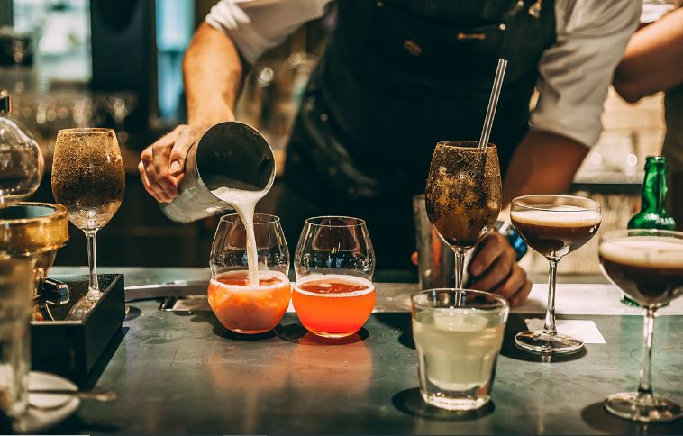 Simak!, Berikut 5 Perbedaan Signifikan Antara Barista dan Bartender