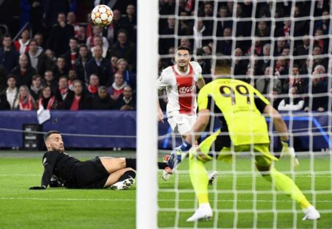 Tak Hanya MU, Ajax Juga Tersingkir Dikandangnya Sendiri Usai Dihajar Benfica 1-0