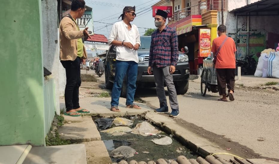 Tinjau Drainase dan Jalan di Kampung Boneka Diperbaiki Lewat Pokir