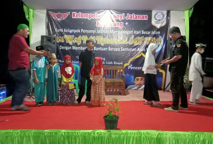 Peringati Isra Miâ€™raj, KPJ Karawang Beri Santunan kepada Anak Yatim dan Jompo