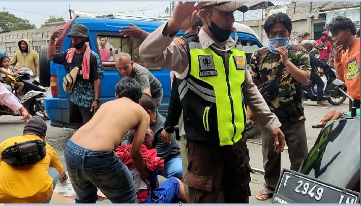 Hendak Selamatkan Kucing, Pedagang Buah di Cikampek Malah Tertabrak Kereta