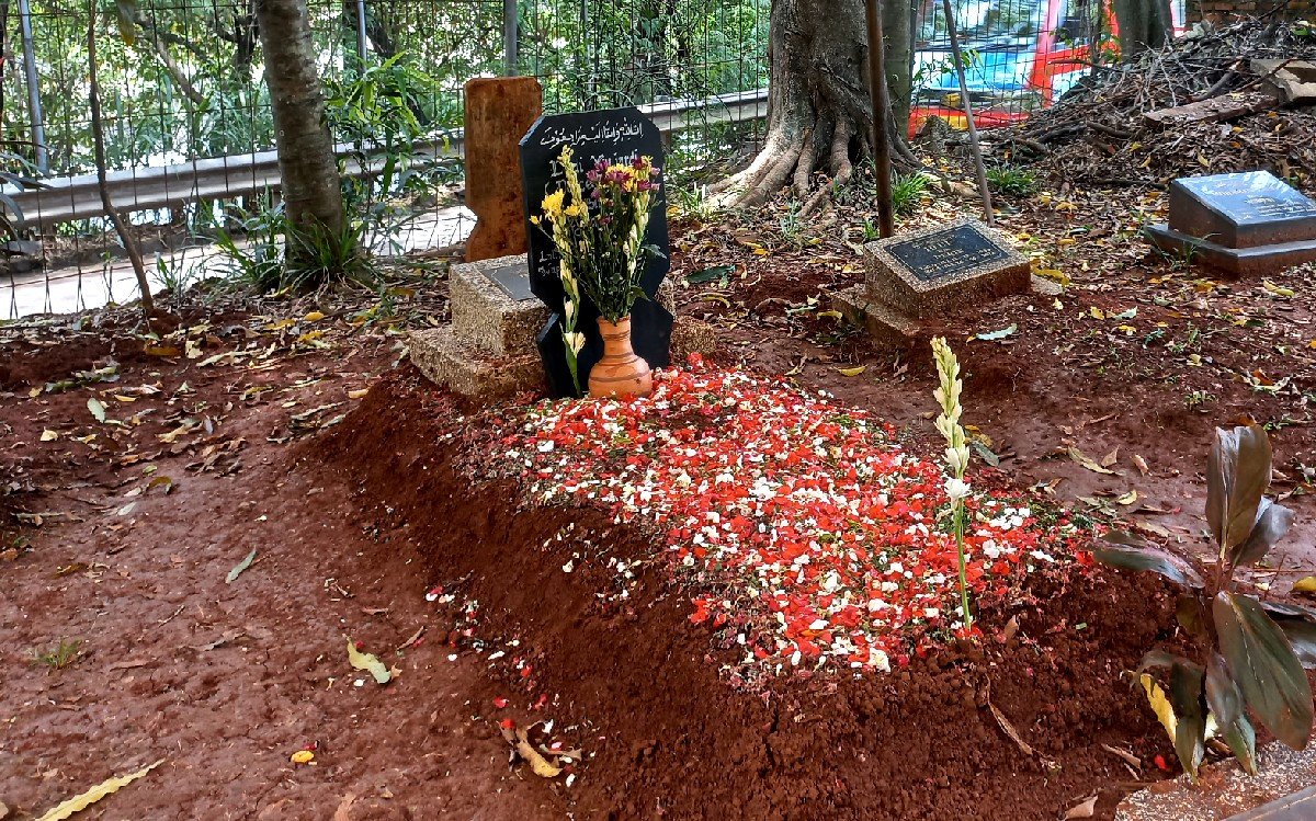 Astaghfirullahâ€¦. Ada Keributan di Makam Almarhum Dorce